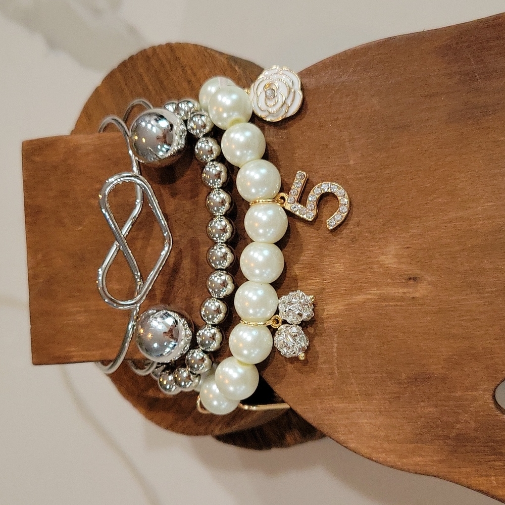 4pcs Silver and Pearl Charm Bracelet NWT